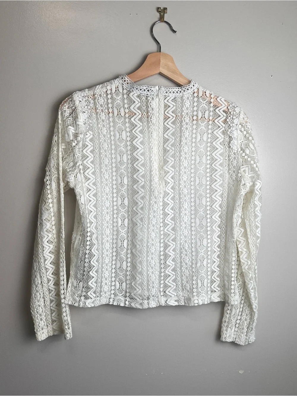 Zara White Lace Long Sleeve Blouse Size Medium, EUC